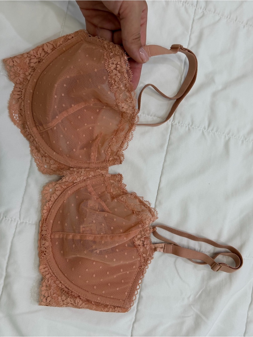 Victoria's Secret Lace & Mesh Underwire Bra in Peach